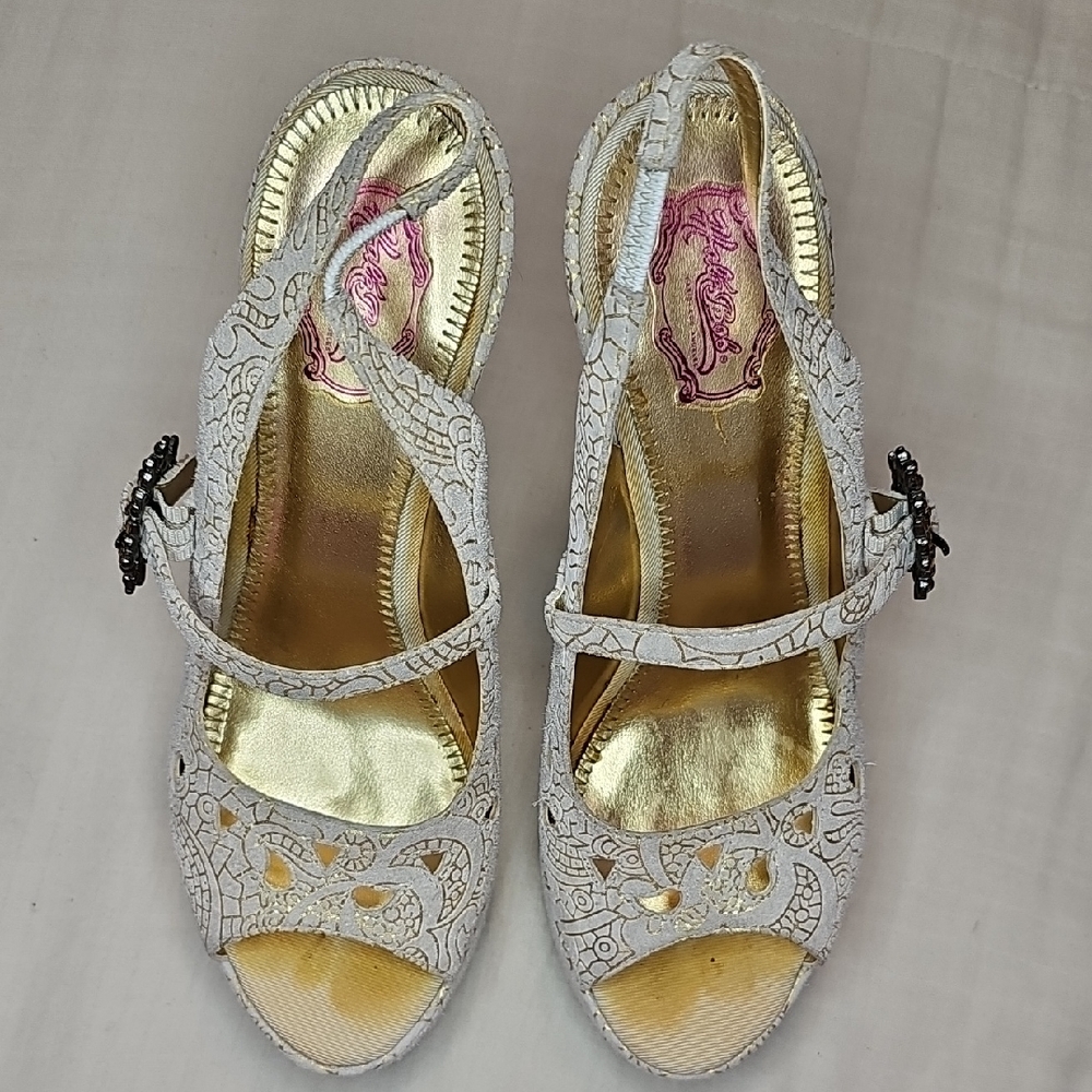 Hale Bob Cream and Gold Leather Designer Wedges Sz 6 Used